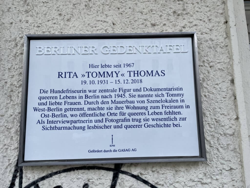 #77 – Gedenktafel/ memorial Rita "Tommy" Thomas, Thaerstr. 42, Quelle: R. Nasemann, CC BY 4.0
