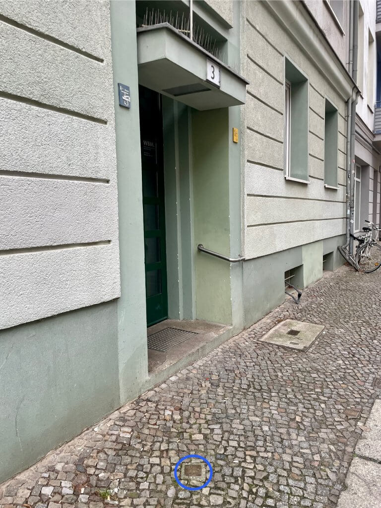 #16 Stolperstein Hermann Holzheim, Wolliner Straße 3 , Quelle: R. Nasemann, CC BY 4.0