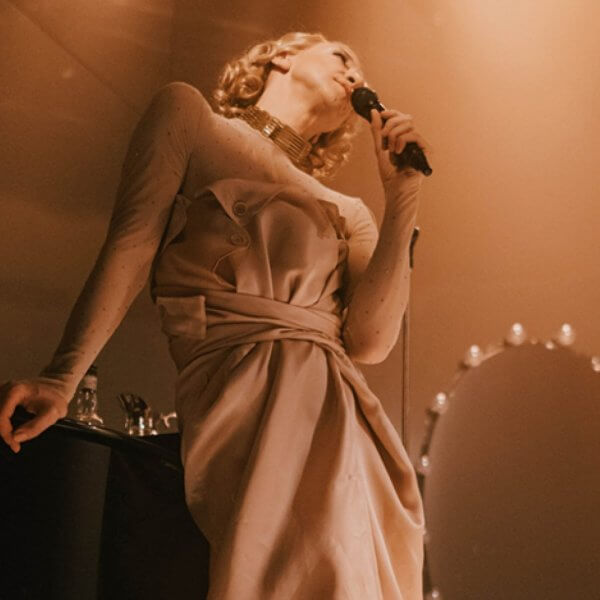 Foto: Ann-Marie Schwanke / Siegerspusch, Quelle https://renaissance-theater./wp-content/uploads/MARLENE-HP-Foto-mit-CR-300x200.jpg