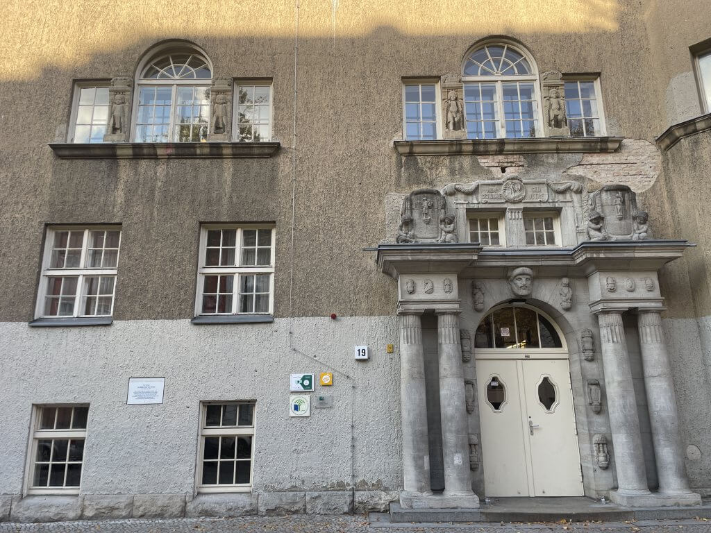 #58 Heutiges/today Askanisches Gymnasium /Highschool, Kaiserin-Augusta-Straße, Quelle R. Nasemann, CC BY 4.0