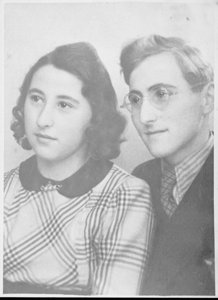 Gad Beck mit Zwillingsschwester / with twin sister Miriam. Berlin, ca. 1940-45 Quelle: United States Holocaust Memorial Museum, Foto Jizchak Schwersenz