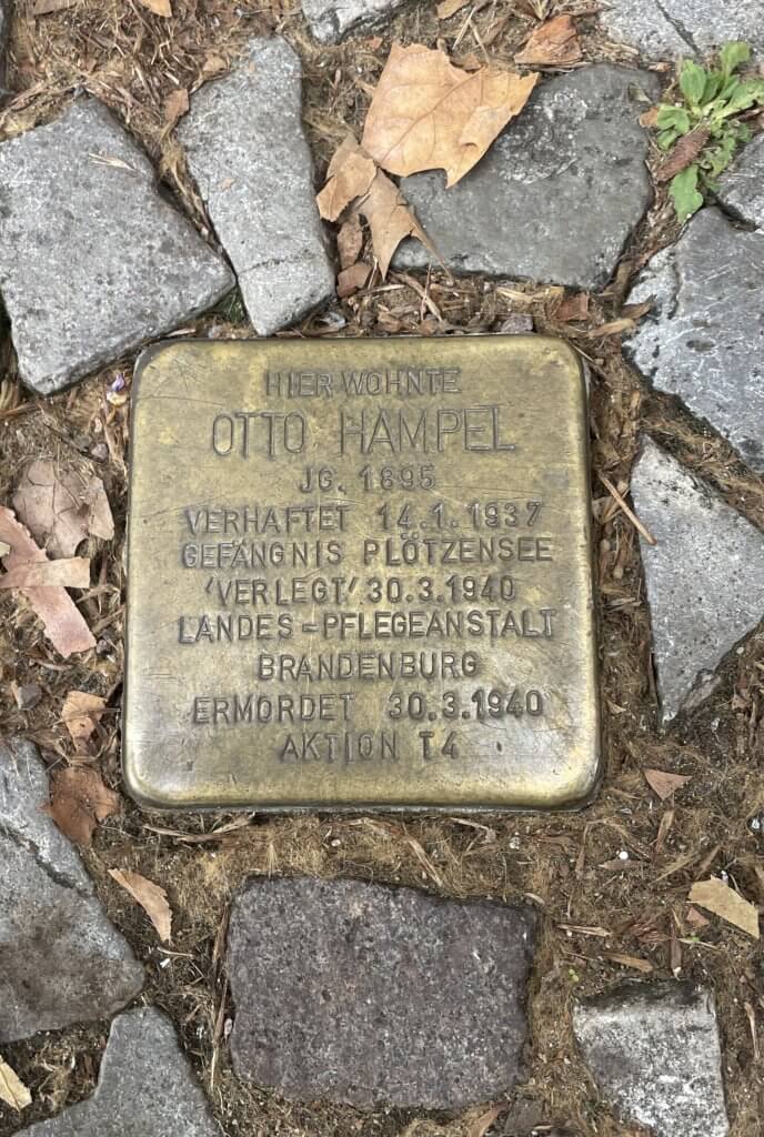 #39 - Stolperstein / Stumble Stone Otto Hampel, Motzstr. 30, , Quelle: R. Nasemann, CC BY 4.0