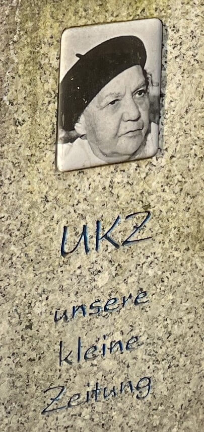 #52 Gedenkstein / memorial stone Käthe ‚Kitty' Kuse, Alter St. Matthäus Kirchhof, Abt. S U am Wegrand ggü. Abt. K, Kolonnenstr. 24-25, Berlin, Quelle: R. Nasemann, CC BY 4.0