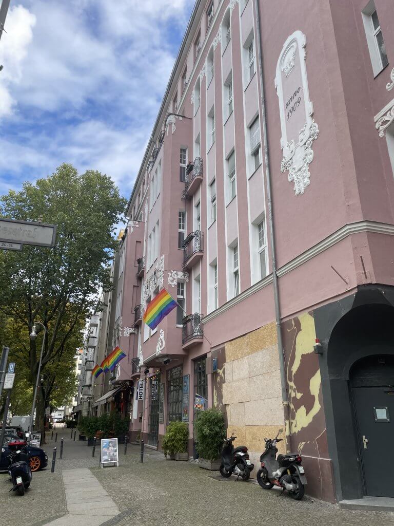 #43 Club „Chez Romy Haag“, heute Club “Connection”, Fuggerstr. 33, 2025, Quelle: R. Nasemann, CC BY 4.0