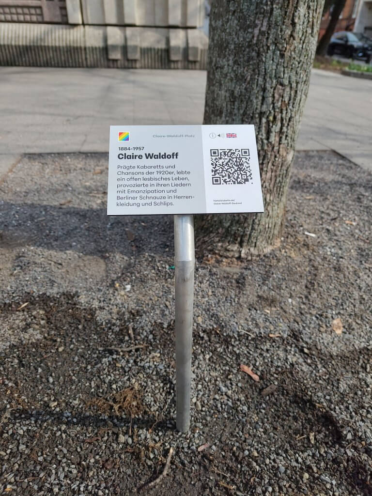 011 QR-Code am / at Denkmal Clarie-Waldoff-Platz am/at Friedrichstadt Palast, Foto: Friedrichstadt Palast