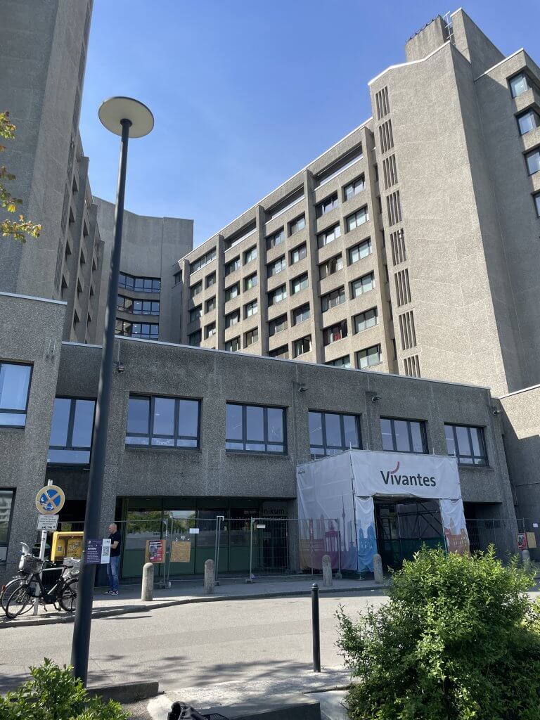 #73 - Urban-Krankenhaus, Ort der 1. geschlechtsangl. Operationen / place of 1st gender-affirming surgeries, Landwehrkanalufer, Quelle: R. Nasemann, CC BY 4.0
