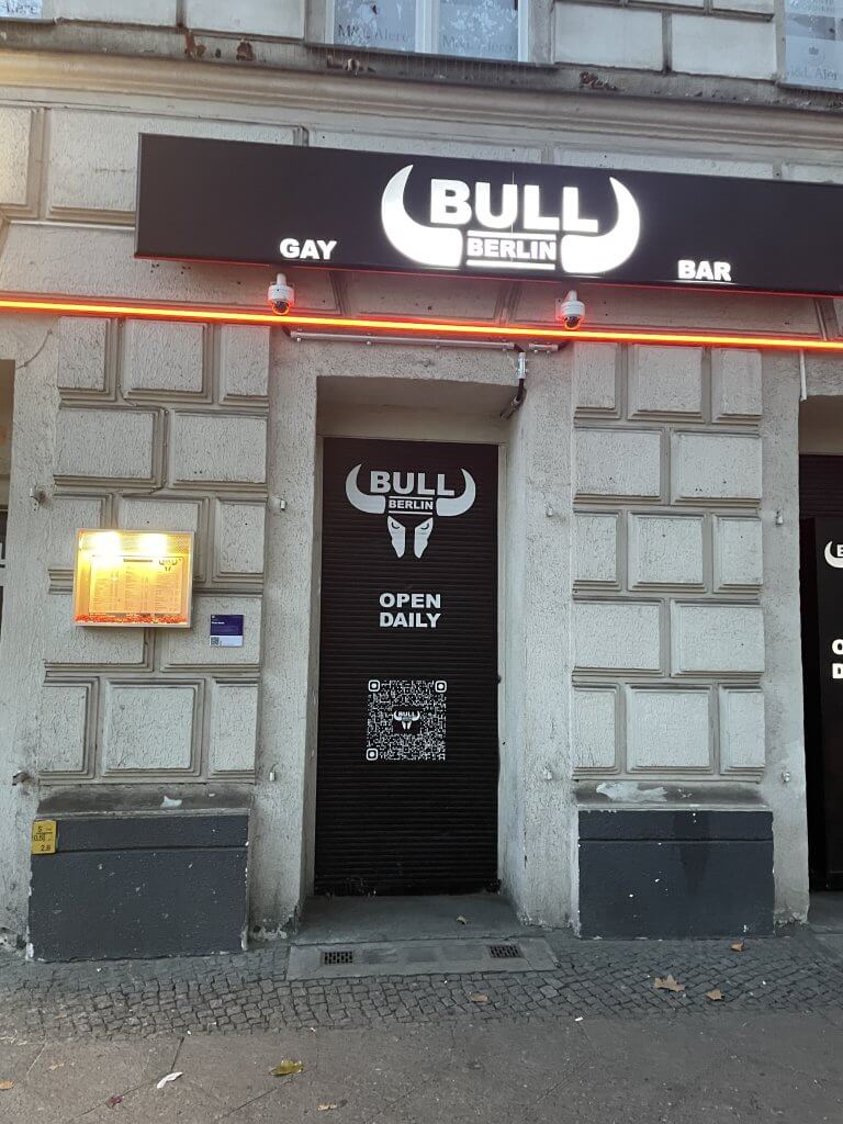 #28 - heute Bull, früher Kleist-Casino, Auftrittsort/ Performance Location Klaus Nomi; die  weltweit 2. älteste noch betriebene queere Bar, the second-oldest queer bar still in operation worldwide, Kleiststraße 35, Berlin-Schöneberg